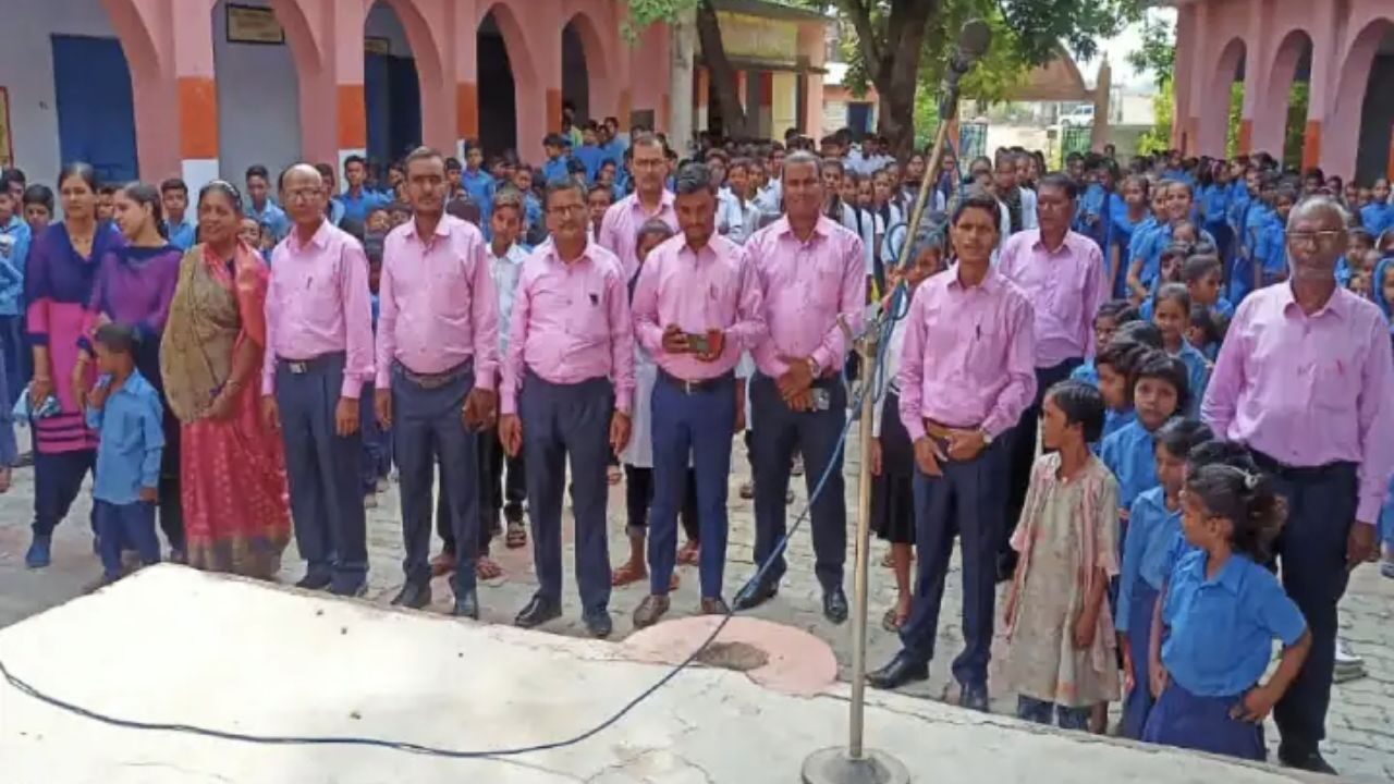 Bihar Govt School Teacher in Dress
