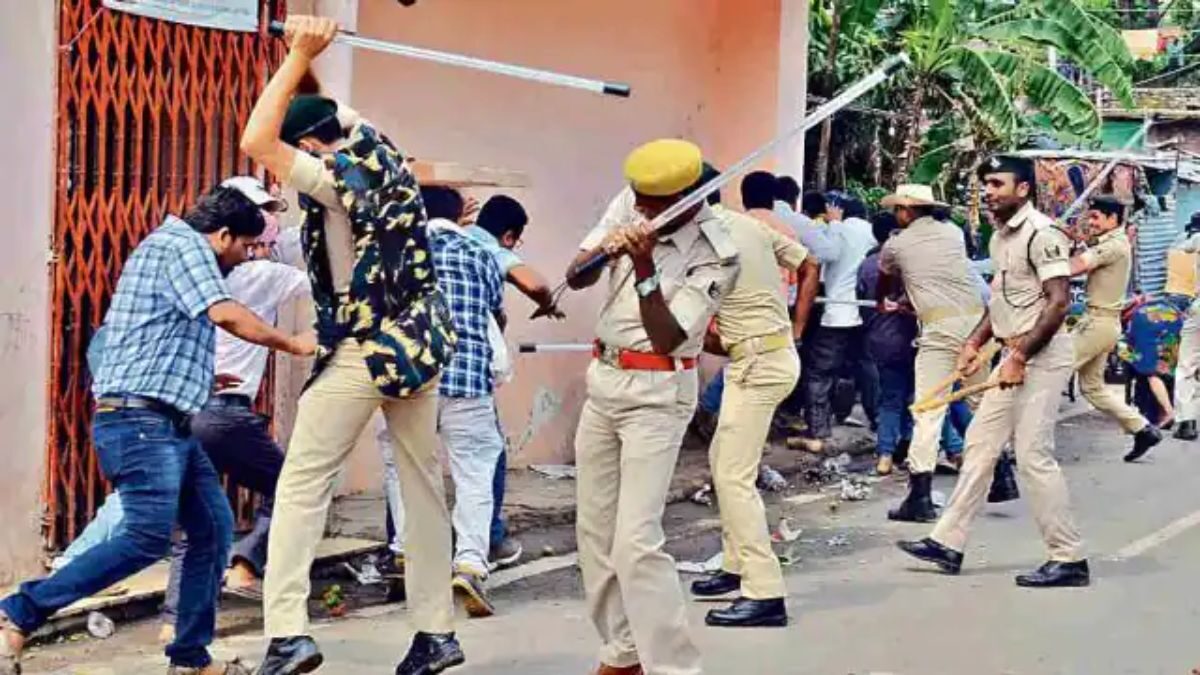 Lathi charge of teacher candidates in Patna..